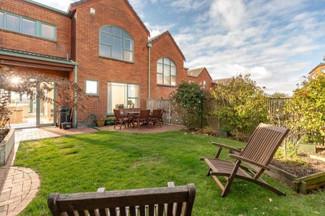 Photo of property in Mt Carmel Mews, 11/9 Arawa Road, Hataitai, Wellington, 6021