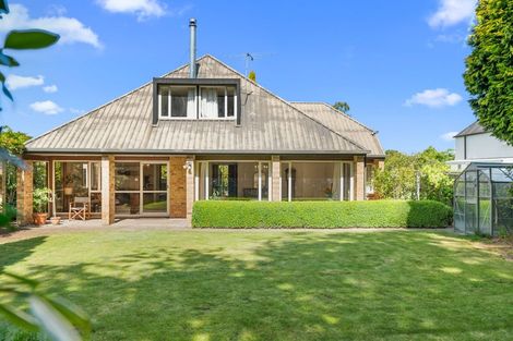 Photo of property in 31 Glenharrow Avenue, Avonhead, Christchurch, 8042