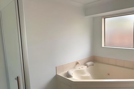 Photo of property in 11 Ayrshire Drive, Grandview Heights, Hamilton, 3200