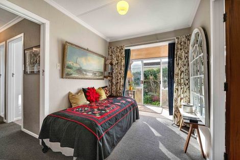 Photo of property in 8 Omata Road, Westown, New Plymouth, 4310