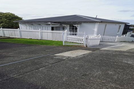 Photo of property in 141 Colwill Road, Massey, Auckland, 0614