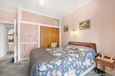 Photo of property in 104 Apu Crescent, Lyall Bay, Wellington, 6022