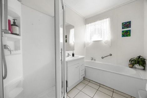 Photo of property in 15 Helleur Road, Massey, Auckland, 0614