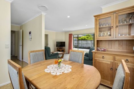 Photo of property in 1c Kereru Bend, Tawa, Wellington, 5028