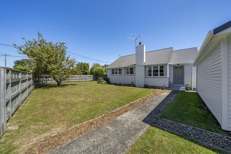 Photo of property in 2 Robertson Street, Elderslea, Upper Hutt, 5018