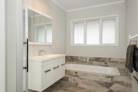 Photo of property in 8 Matikao Way, Pukekohe, 2120