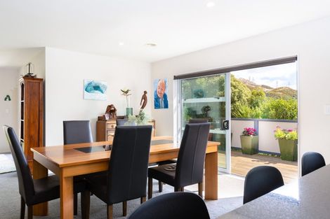 Photo of property in 11 Sedgley Grove, Churton Park, Wellington, 6037