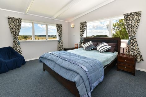 Photo of property in 2083 State Highway 16, Helensville, 0875