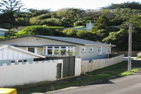 Photo of property in 138 Newlands Road, Newlands, Wellington, 6037