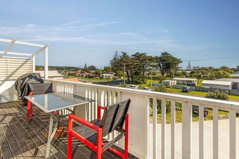 Photo of property in 72 Park Avenue, Waitarere Beach, Levin, 5510