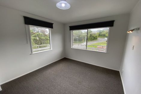 Photo of property in 2/15 Wakely Road, Newlands, Wellington, 6037