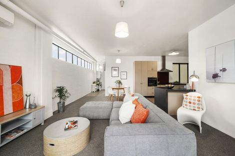 Photo of property in Endeavour Apartments, 18/125u Thorndon Quay, Pipitea, Wellington, 6011