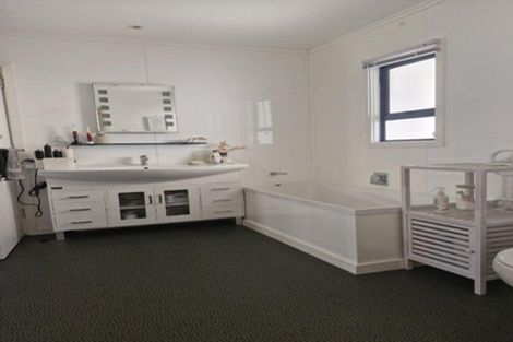 Photo of property in 66 Ngamotu Road, Spotswood, New Plymouth, 4310