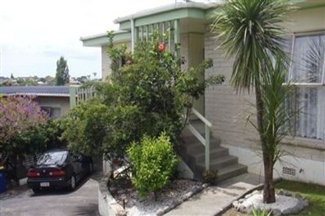 Photo of property in 1/425 East Coast Road, Mairangi Bay, Auckland, 0630