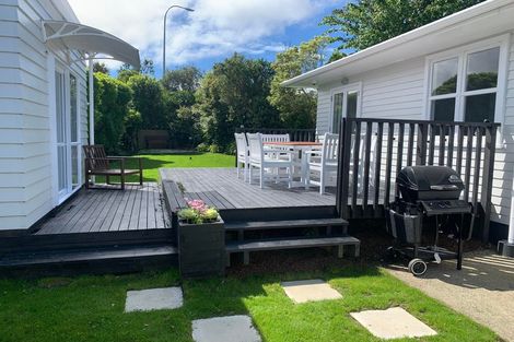 Photo of property in 39 Stewart Drive, Newlands, Wellington, 6037