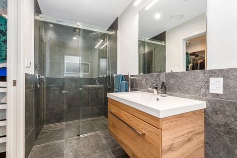 Photo of property in 3 Ramarama Lane, Crofton Downs, Wellington, 6035