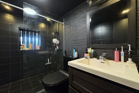 Photo of property in 129 Holborn Drive, Stokes Valley, Lower Hutt, 5019