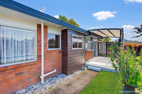 Photo of property in 52 Bodi Place, Te Atatu South, Auckland, 0610