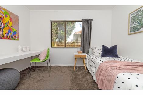 Photo of property in 1/111 Lincoln Park Avenue, Massey, Auckland, 0614