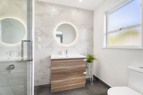 Photo of property in 13 Red Beach Road, Red Beach, 0932