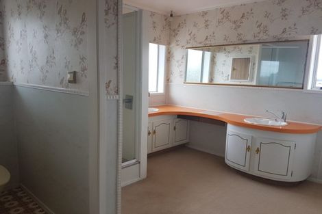 Photo of property in 2 Shepherds Road, Papakura, 2110