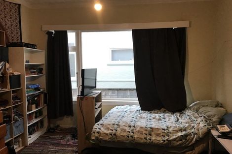 Photo of property in 11 Edge Hill, Mount Victoria, Wellington, 6011