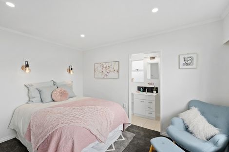 Photo of property in 6a&b Simcox Street, Otaki Beach, Otaki, 5512