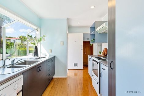 Photo of property in 2/32 Kamara Road, Glen Eden, Auckland, 0602