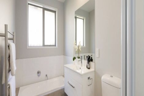 Photo of property in 32 Jane Maree Road, Kumeu, 0810