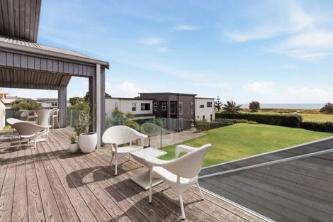 Photo of property in 1025 Papamoa Beach Road, Papamoa Beach, 3118
