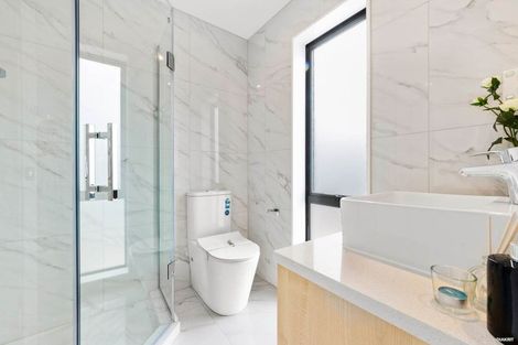 Photo of property in 7b Queen Mary Avenue, New Lynn, Auckland, 0600