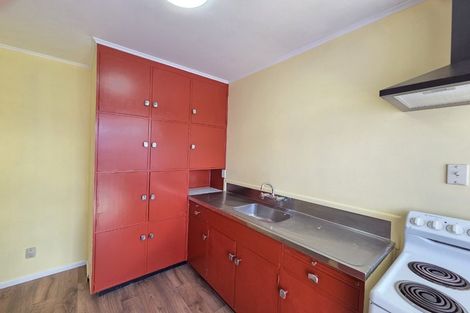 Photo of property in 2/28 West Coast Road, Glen Eden, Auckland, 0602