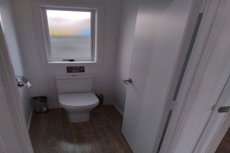 Photo of property in 2/129 Edmonton Road, Te Atatu South, Auckland, 0610