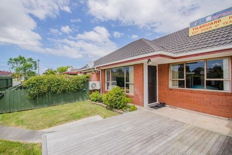 Photo of property in 60 Strid Road, Te Atatu South, Auckland, 0610