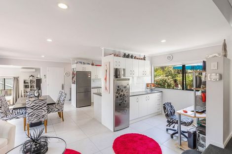 Photo of property in 52 Hewlett Road, Massey, Auckland, 0614