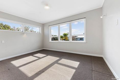 Photo of property in 3 Marlene Avenue, Te Atatu South, Auckland, 0610