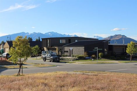 Photo of property in 28 Doug Ledgerwood Drive, Wanaka, 9305