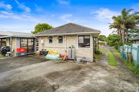 Photo of property in 33 Strid Road, Te Atatu South, Auckland, 0610
