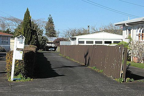 Photo of property in 2/12 Resolute Way, Papakura, 2110