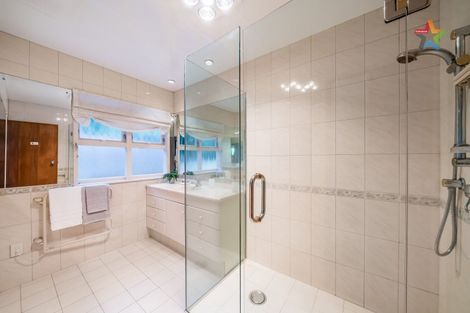 Photo of property in 26a Tai Paku Paku Road, Karaka Bays, Wellington, 6022