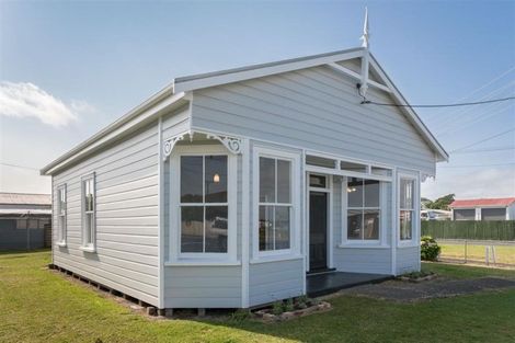 Photo of property in 21 Railway Street, Helensville, 0800