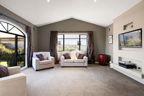 Photo of property in 20 Gibbston Close, Huntington, Hamilton, 3210