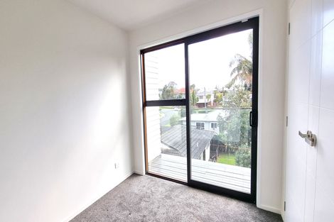 Photo of property in 2b Glenvil Lane, Te Atatu Peninsula, Auckland, 0610