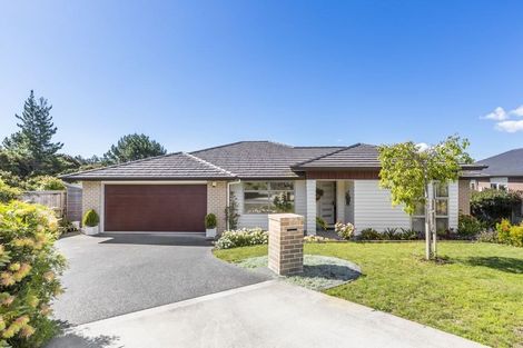 Photo of property in 16 Ruth Craig Place, Stanmore Bay, Whangaparaoa, 0932