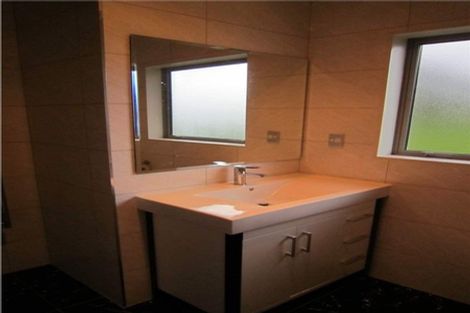 Photo of property in 36 Taipari Road, Te Atatu Peninsula, Auckland, 0610