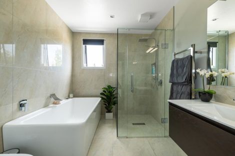 Photo of property in 42 Mckellar Drive, Jacks Point, Queenstown, 9371