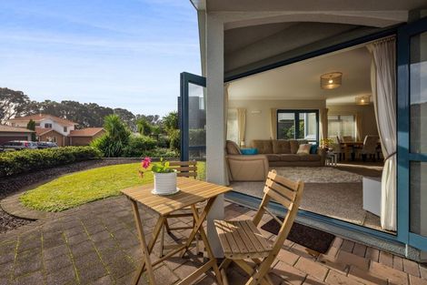 Photo of property in 2 Kawaroa Close, New Plymouth, 4310