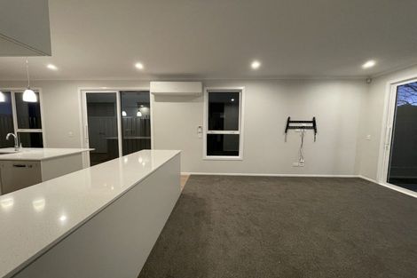 Photo of property in 16 Koreke Close, Kenepuru, Porirua, 5022