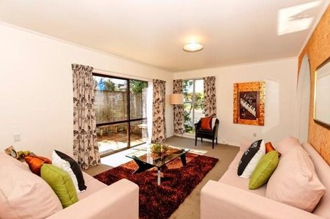 Photo of property in 7 Kemp Road, Massey, Auckland, 0614