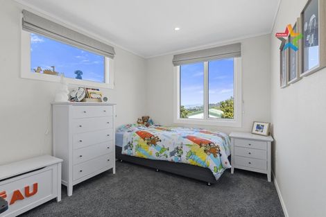 Photo of property in 18 Kaitangata Crescent, Kelson, Lower Hutt, 5010